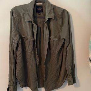 American Eagle Women’s Size Medium Boyfriend Fit Long Sleeve Button Down.